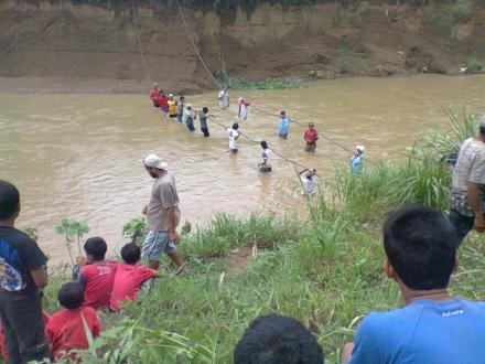 INOVASI DESA POGALAN (Pembangunan Jembatan Gantung atau JEMBATAN BIRU di Desa Pogalan) 